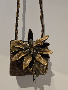 Mary Frances Gold Floral Embellished Evening Bag - Gold/Black